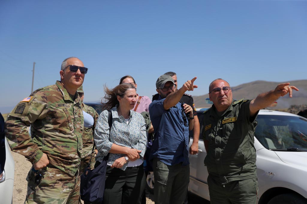 ABD Ermenistan Büyükelçisi sınır bölgesini ziyaret etti